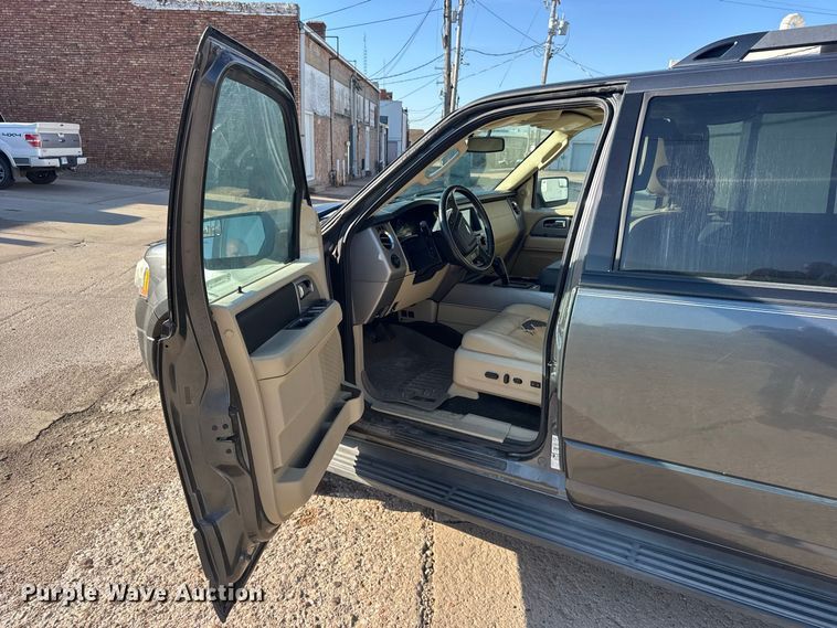 image for item DY3250 2017 Ford Expedition El SUV