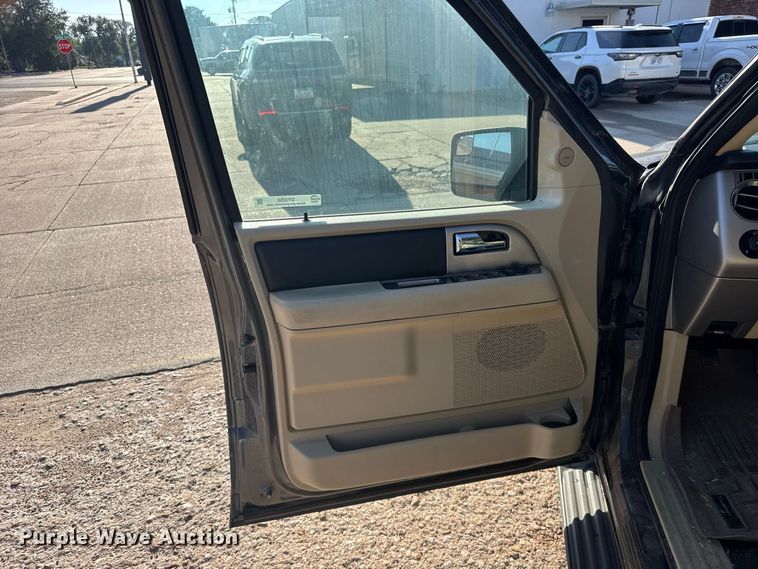 image for item DY3250 2017 Ford Expedition El SUV