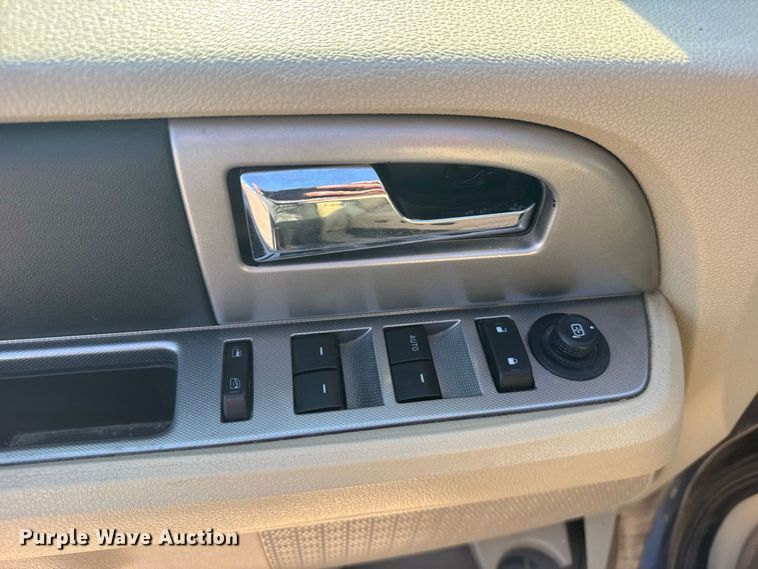 image for item DY3250 2017 Ford Expedition El SUV