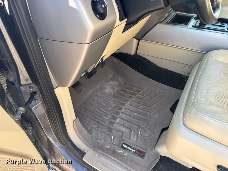 image for item DY3250 2017 Ford Expedition El SUV
