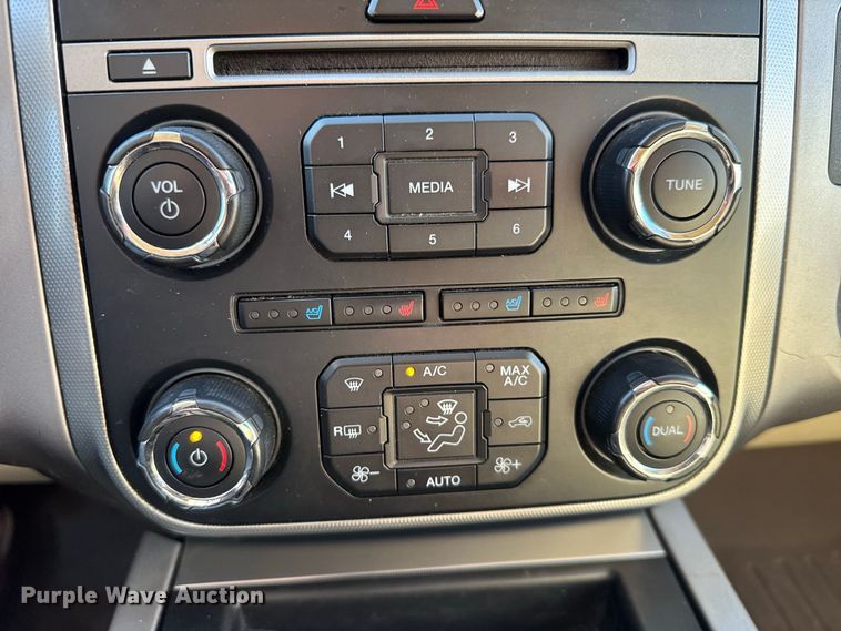 image for item DY3250 2017 Ford Expedition El SUV