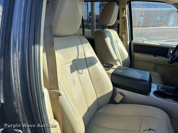image for item DY3250 2017 Ford Expedition El SUV