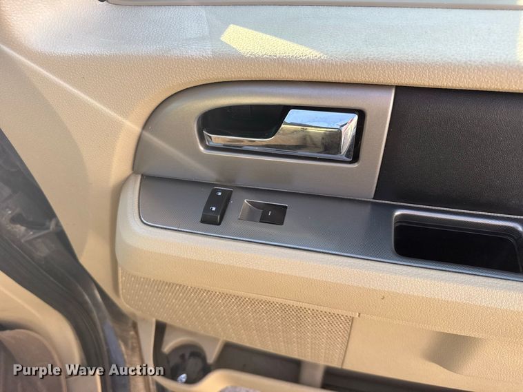 image for item DY3250 2017 Ford Expedition El SUV