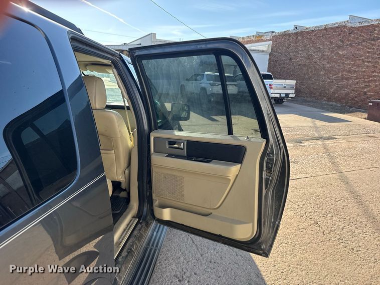 image for item DY3250 2017 Ford Expedition El SUV
