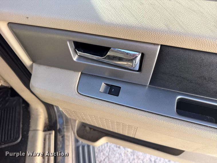 image for item DY3250 2017 Ford Expedition El SUV