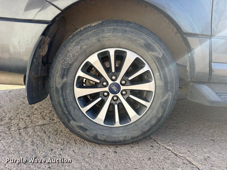 image for item DY3250 2017 Ford Expedition El SUV