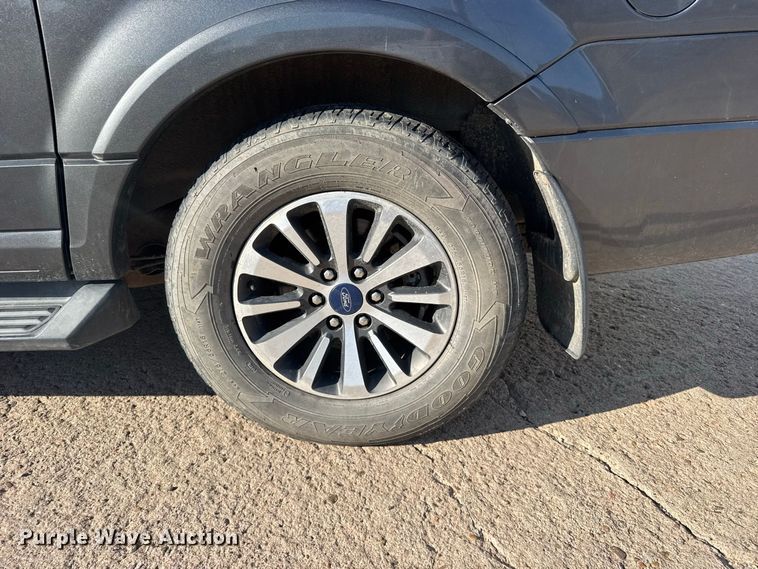 image for item DY3250 2017 Ford Expedition El SUV