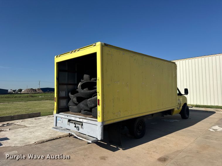 image for item DY3251 1998 Ford E-350 box truck