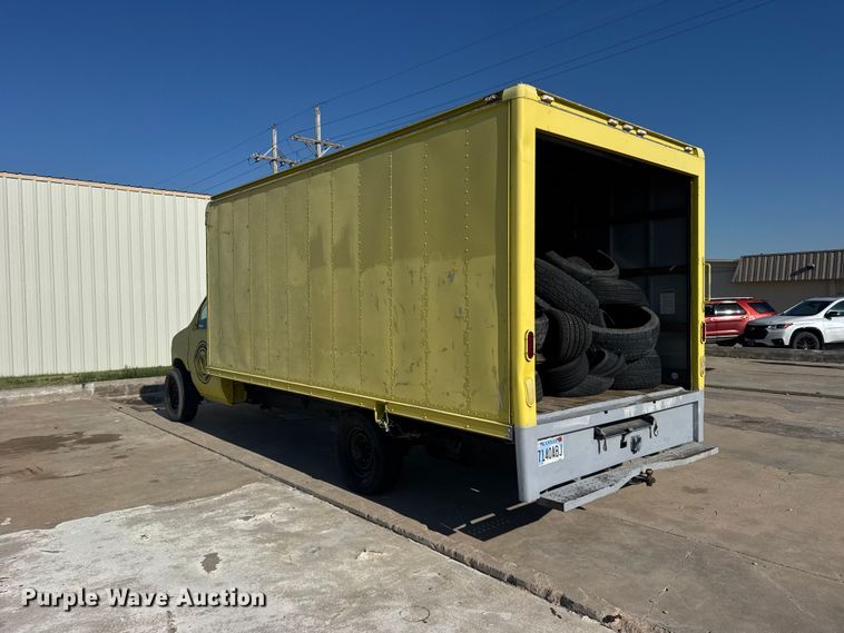 image for item DY3251 1998 Ford E-350 box truck