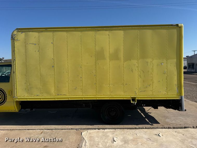 image for item DY3251 1998 Ford E-350 box truck