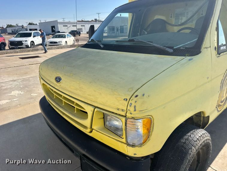 image for item DY3251 1998 Ford E-350 box truck