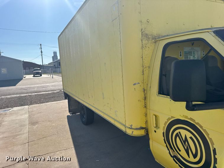 image for item DY3251 1998 Ford E-350 box truck