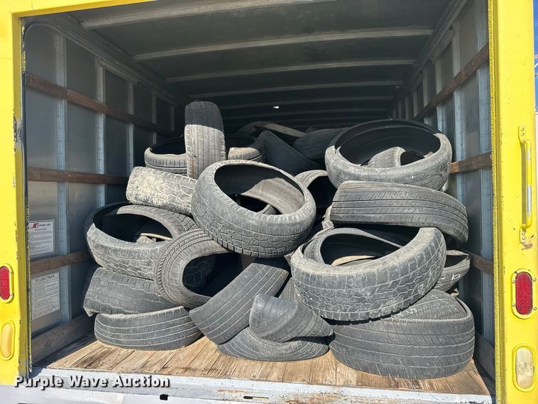 image for item DY3251 1998 Ford E-350 box truck