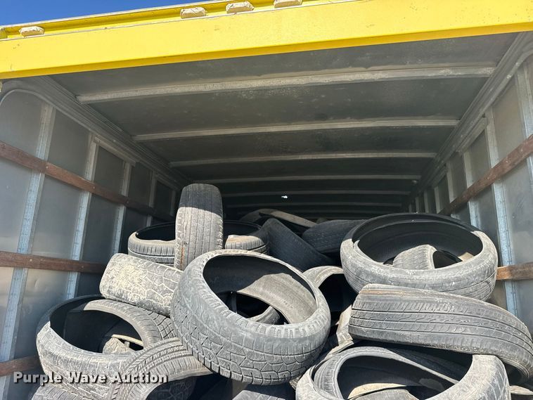 image for item DY3251 1998 Ford E-350 box truck