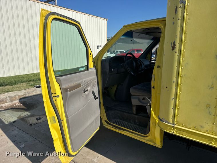 image for item DY3251 1998 Ford E-350 box truck