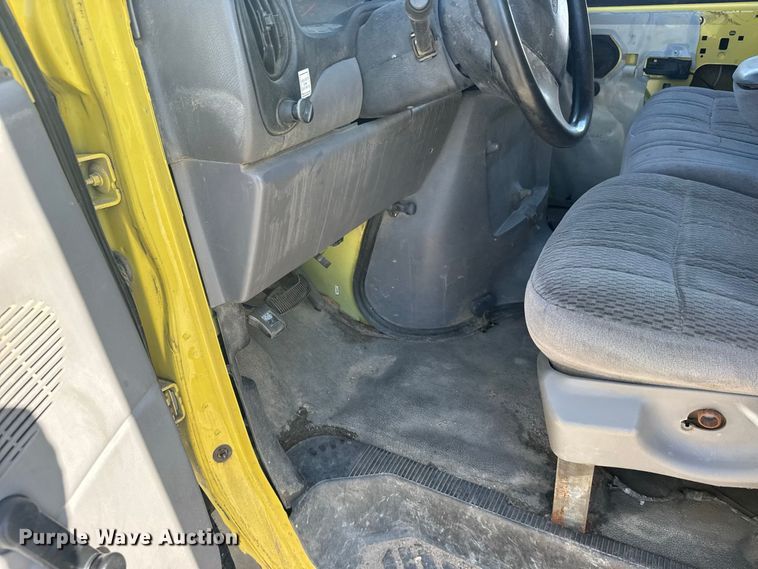 image for item DY3251 1998 Ford E-350 box truck