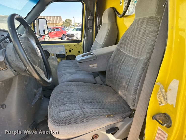 image for item DY3251 1998 Ford E-350 box truck