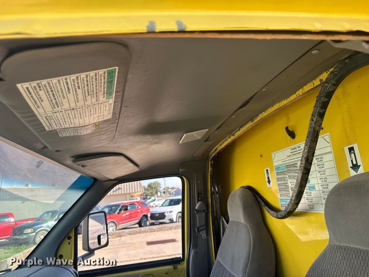 image for item DY3251 1998 Ford E-350 box truck