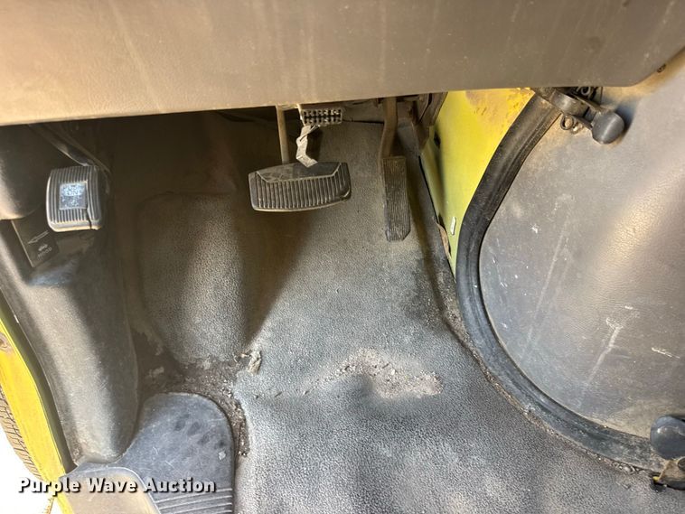 image for item DY3251 1998 Ford E-350 box truck