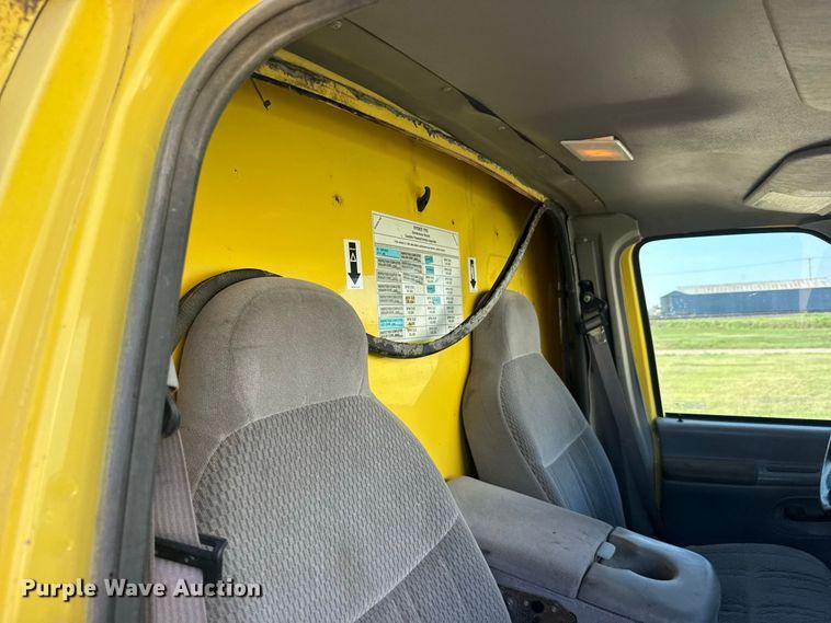 image for item DY3251 1998 Ford E-350 box truck
