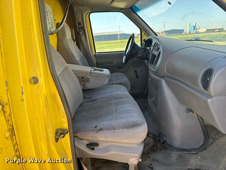 image for item DY3251 1998 Ford E-350 box truck
