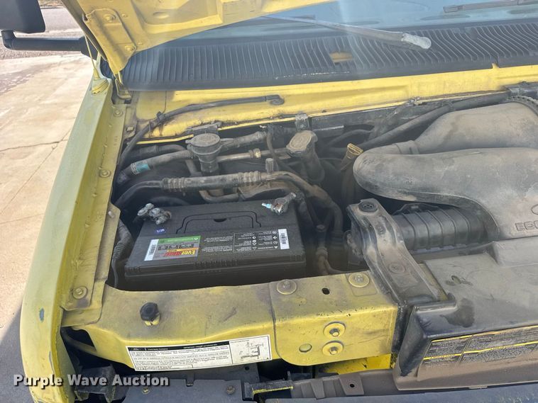 image for item DY3251 1998 Ford E-350 box truck