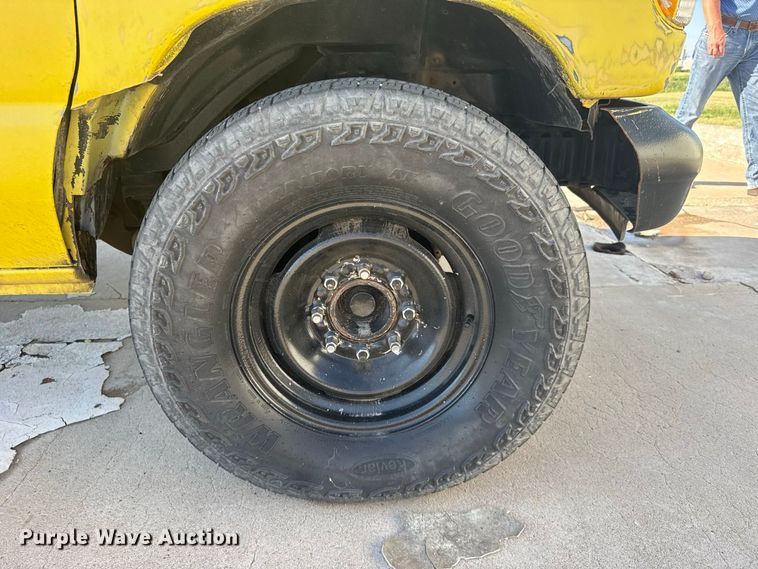 image for item DY3251 1998 Ford E-350 box truck
