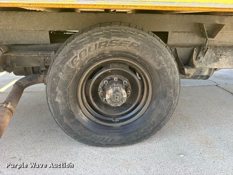 image for item DY3251 1998 Ford E-350 box truck