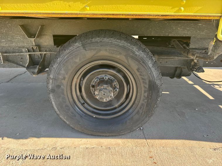 image for item DY3251 1998 Ford E-350 box truck