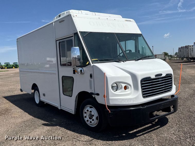 image for item DY3288 2017 Freightliner MT45  refrigerated delivery truck