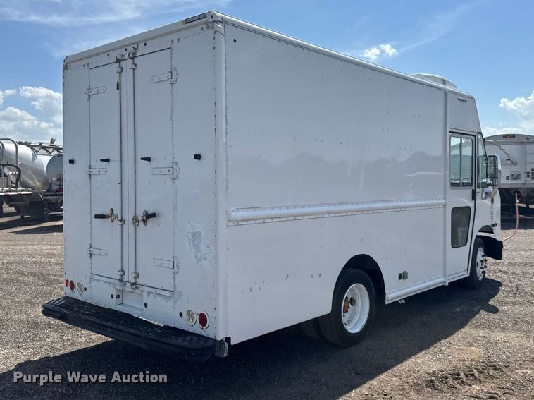 image for item DY3288 2017 Freightliner MT45  refrigerated delivery truck