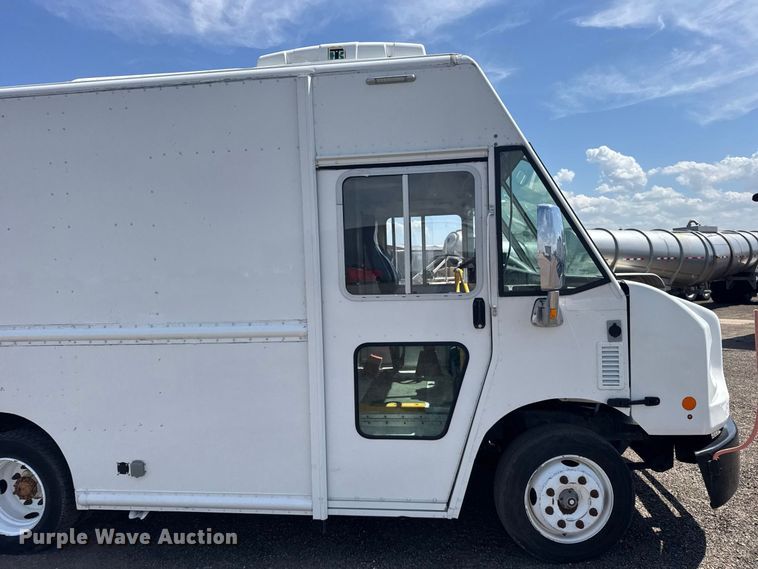 image for item DY3288 2017 Freightliner MT45  refrigerated delivery truck