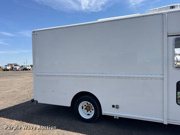 image for item DY3288 2017 Freightliner MT45  refrigerated delivery truck