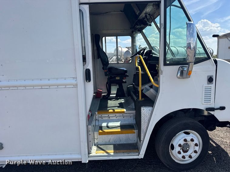 image for item DY3288 2017 Freightliner MT45  refrigerated delivery truck