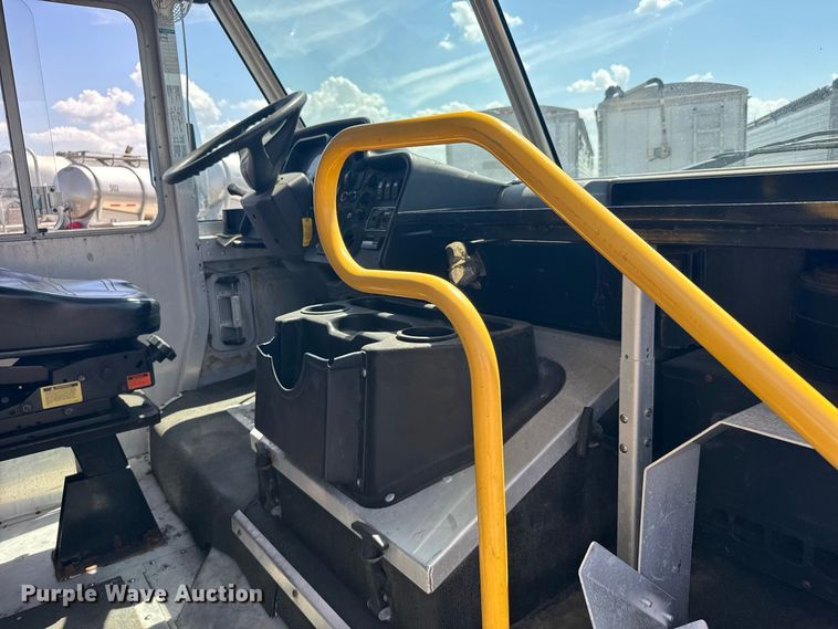 image for item DY3288 2017 Freightliner MT45  refrigerated delivery truck