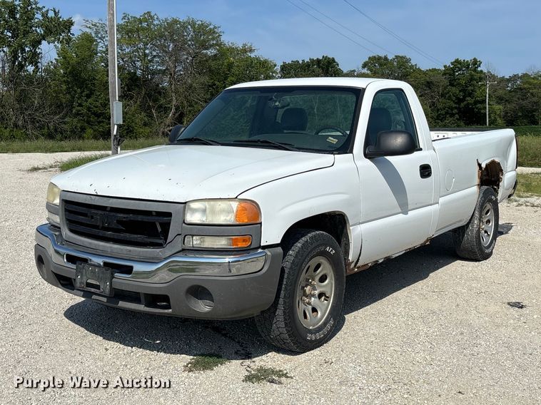 2005 GMC Sierra 1500 pickup truck