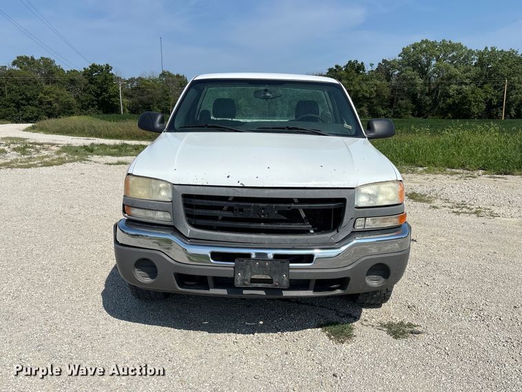 image for item DZ4605 2005 GMC Sierra 1500 pickup truck