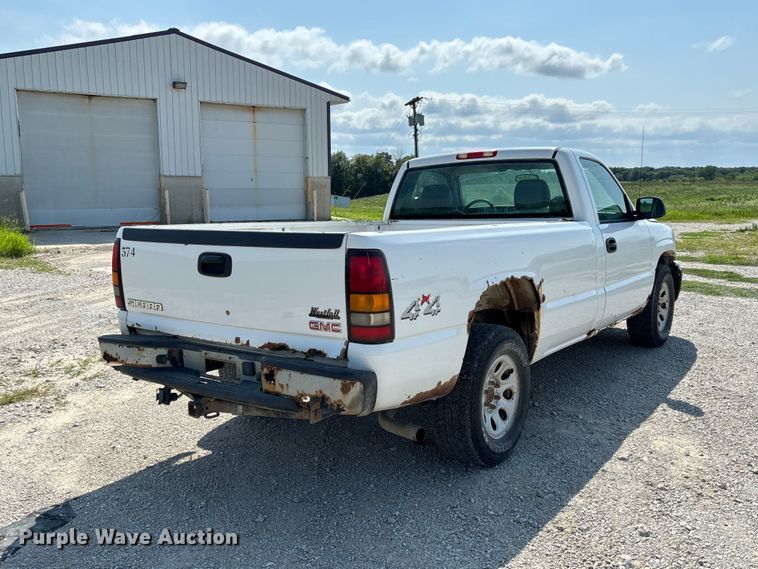 image for item DZ4605 2005 GMC Sierra 1500 pickup truck