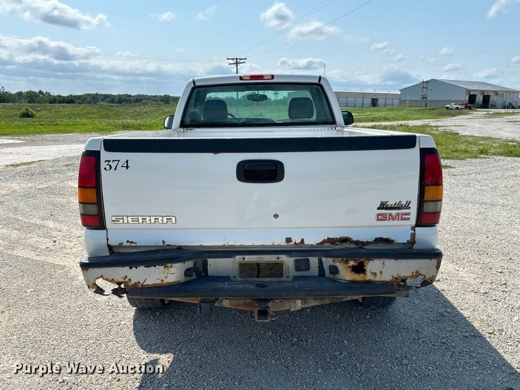 image for item DZ4605 2005 GMC Sierra 1500 pickup truck