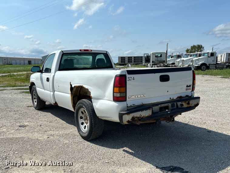 image for item DZ4605 2005 GMC Sierra 1500 pickup truck