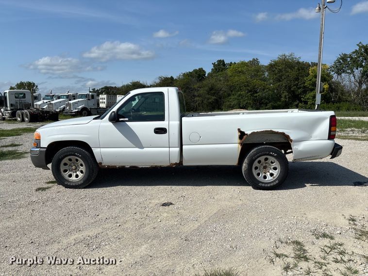 image for item DZ4605 2005 GMC Sierra 1500 pickup truck