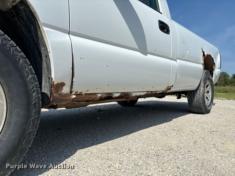 image for item DZ4605 2005 GMC Sierra 1500 pickup truck