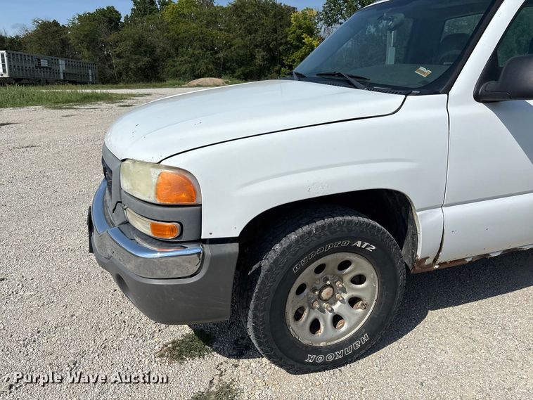 image for item DZ4605 2005 GMC Sierra 1500 pickup truck