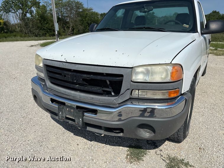 image for item DZ4605 2005 GMC Sierra 1500 pickup truck