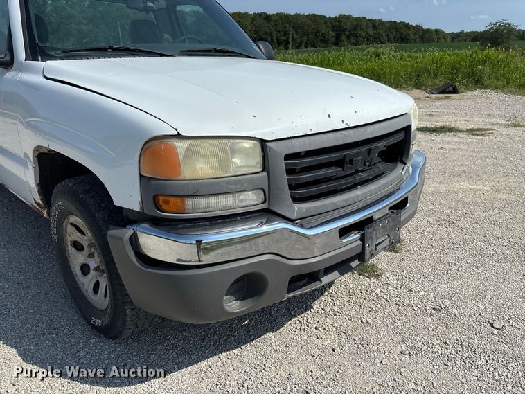 image for item DZ4605 2005 GMC Sierra 1500 pickup truck