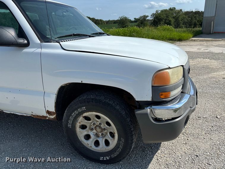 image for item DZ4605 2005 GMC Sierra 1500 pickup truck