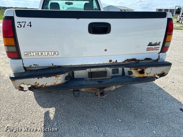 image for item DZ4605 2005 GMC Sierra 1500 pickup truck