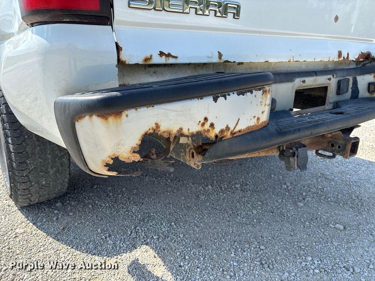 image for item DZ4605 2005 GMC Sierra 1500 pickup truck