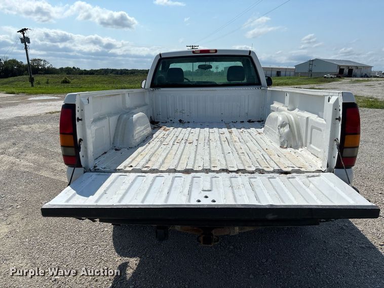 image for item DZ4605 2005 GMC Sierra 1500 pickup truck