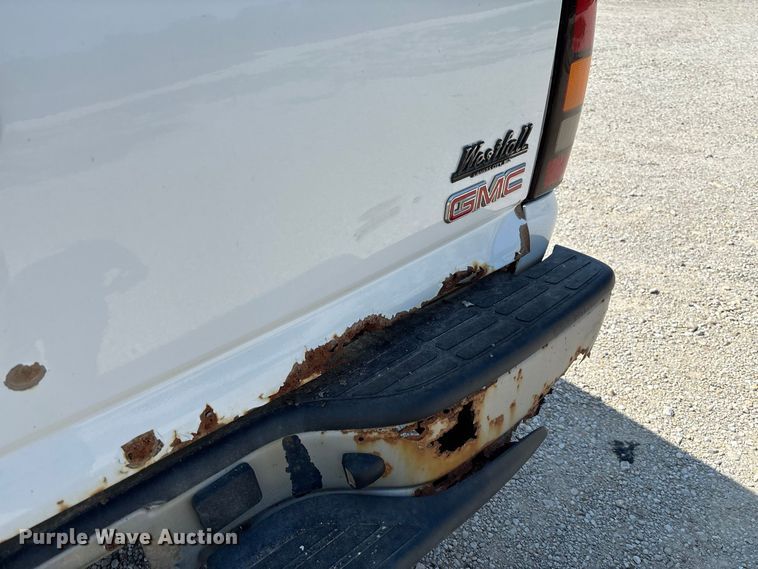 image for item DZ4605 2005 GMC Sierra 1500 pickup truck